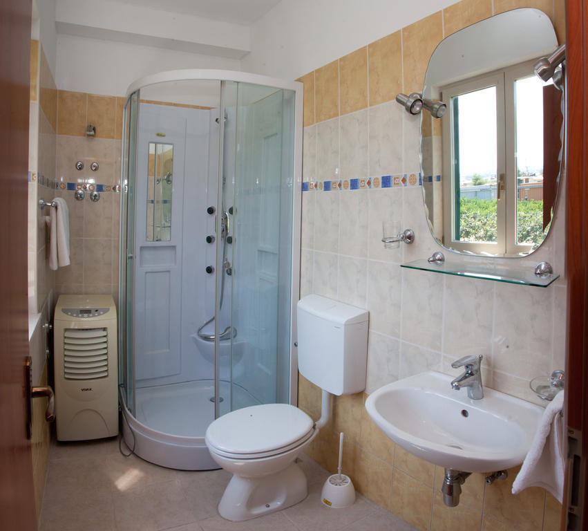 Yacht Beach Apartments Kaštela Pokoj fotografie