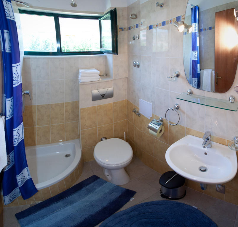 Yacht Beach Apartments Kaštela Pokoj fotografie