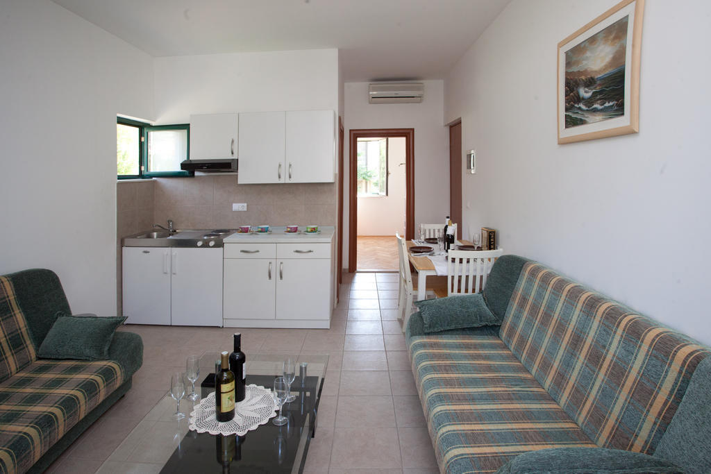 Yacht Beach Apartments Kaštela Pokoj fotografie