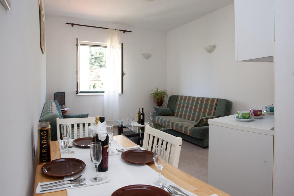 Yacht Beach Apartments Kaštela Pokoj fotografie
