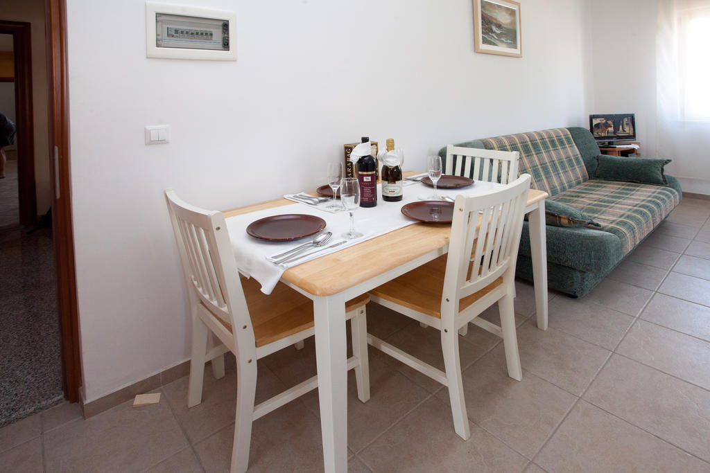 Yacht Beach Apartments Kaštela Pokoj fotografie