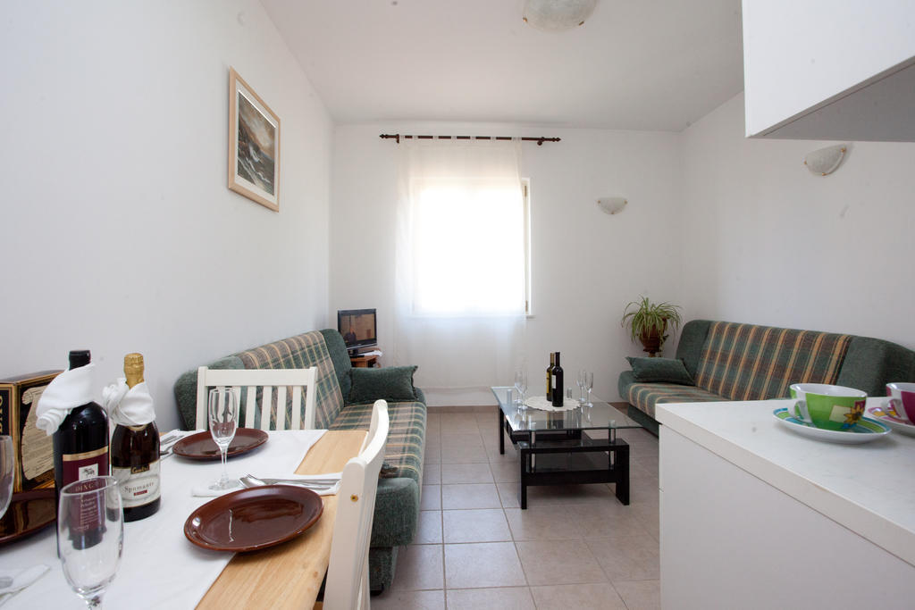 Yacht Beach Apartments Kaštela Pokoj fotografie