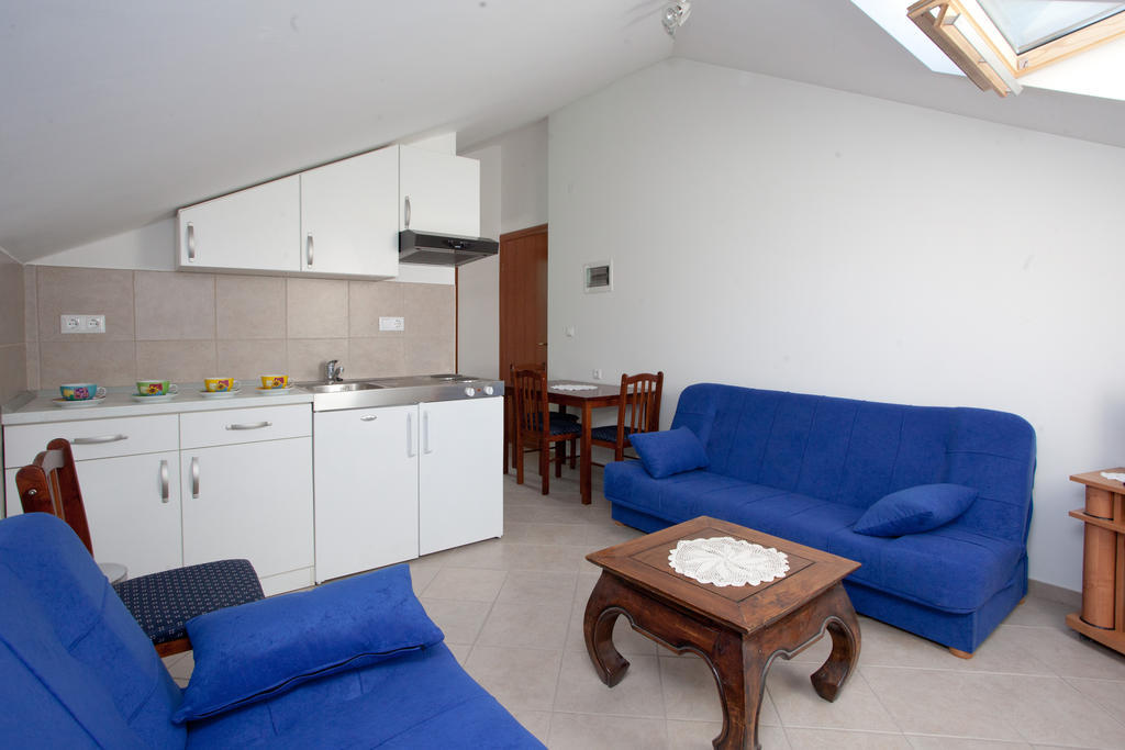 Yacht Beach Apartments Kaštela Pokoj fotografie