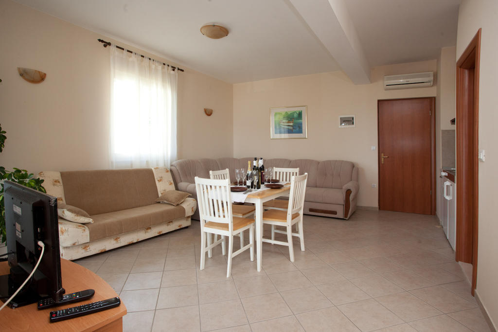 Yacht Beach Apartments Kaštela Pokoj fotografie