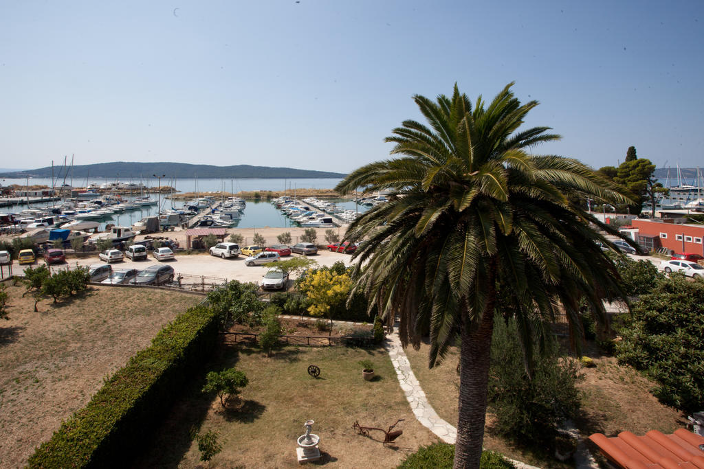 Yacht Beach Apartments Kaštela Exteriér fotografie