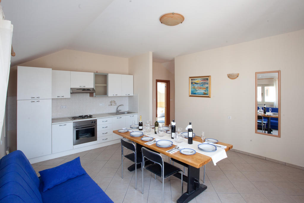 Yacht Beach Apartments Kaštela Pokoj fotografie