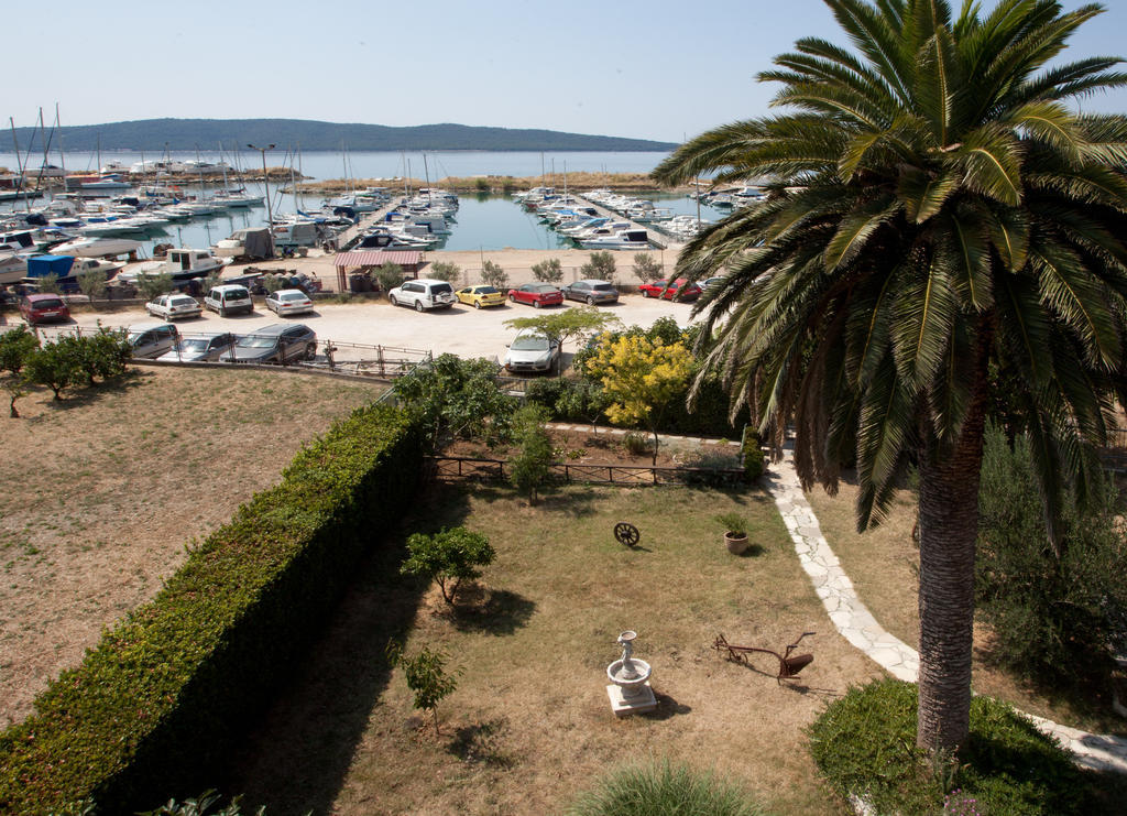 Yacht Beach Apartments Kaštela Exteriér fotografie
