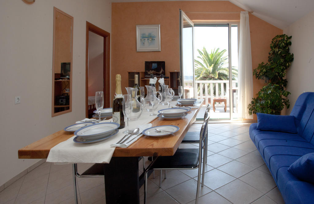 Yacht Beach Apartments Kaštela Pokoj fotografie