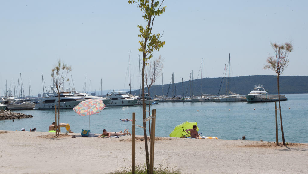Yacht Beach Apartments Kaštela Exteriér fotografie